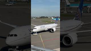 United Airways Boeing 787-9 Dreamliner push-back at Amsterdam Schiphol Airport 😍✈️