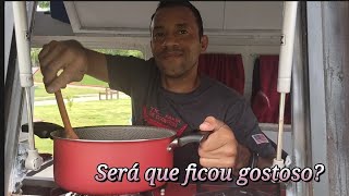 Meu pai fez o almoço na Kombi, pela primeira vez!será que deu bom?