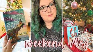 WEEKEND VLOG #2 (SURPRISE BOOK MAIL AND WRAPPING PRESENTS!) | VLOGMAS DAY 22