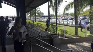 Taxistas agridem motorista executivo no aeroporto Hercílio Luz em Florianópolis