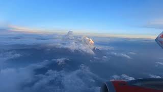 Erupción del Volcán Popocatépetl en el cielo