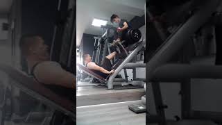 Human Leg Press 405 kg for 10 reps