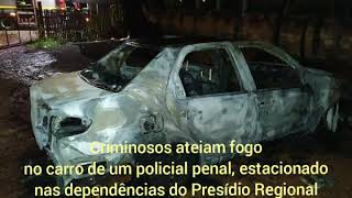 Criminosos ateiam fogo no carro de um policial penal no Presídio Regional.