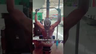 Califica mi técnica del 1-10 🧐#fypシ #gymrat #backworkout #latpulldowns