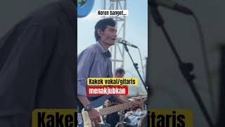 Kakek keren main gitar sekaligus vocal band #shorts #band #music