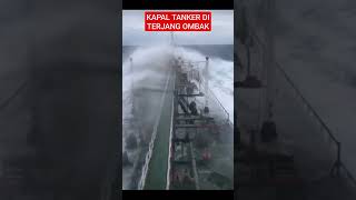 🔴KAPAL TANKER DI TERJANG OMBAK⁉️shorts#kapal#kapallaut #shortvideo