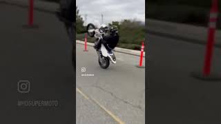 ♾️🤘🏼 #bikelife #motorcycle #supermoto #drz #wheelie