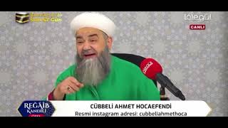 Rasülullah(s.a.v.) vefatından 500 sene sonra kabri şerîfinden elini çıkarıp Ahmed Rufâî'ye öptürdü.