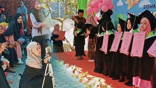 acara prosesi wisudawan/wisudawati TK Assholihiyah