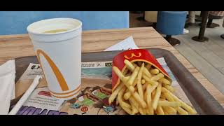 McDonald’s Franse Frietjes  and cup of fanta bon appétit