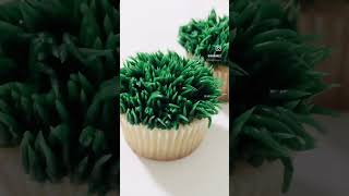 Decorating wt grass tip 133 #anhbakes #cupcakedecorating #cupcakes #buttercream #foodie #sweettreats