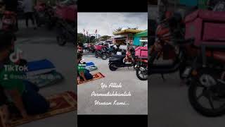 VIDEO VIRAL SOLAT JUMAAT DI LUAR PAGAR