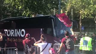 Torino-Cagliari, il pullman granata arriva allo stadio Grande Torino