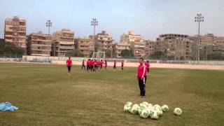 لقطة طريفة في تدريبات النصر اللاعبين يحملون المرمي