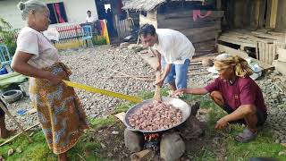 Proses memasak daging ala toraja