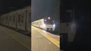 Class 717 pulls into Finsbury Park