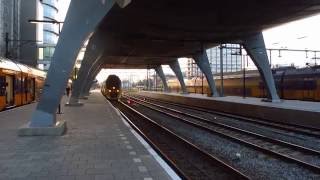 VIRM 9478+9556 'Groene Trein' komen aan op Amsterdam Centraal