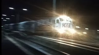 Kereta Api Logawa ditarik lokomotif CC 201 logo jumbo melintas di Stasiun Kemranjen