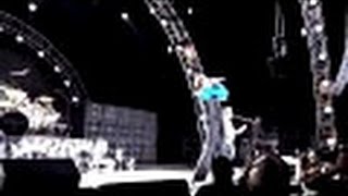 VAN HALEN - EVERYBODY WANTS SOME - FRONT ROW PIT CONCORD CALIFORNIA 7.9.15