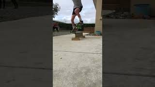 BACKSIDE BOARDSLIDE TO FAKIE