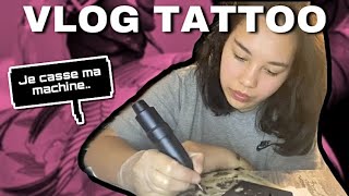 VLOG TATTOO : JE M’ENTRAÎNE À TATOUER ET ÇA TOURNE TRÈS MAL .. JE CASSE MA MACHINE