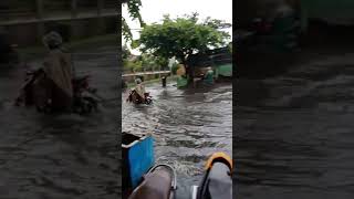 VIRAL !!!  Banjir Kota Surabaya Kurang Lebih 1meter an