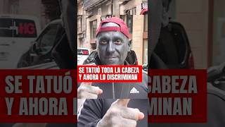 Un hombre se tatuó de negro toda su cabeza y ahora asegura que es discriminado