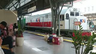 Kereta  Barang Melintas Langsung Stasiun Pasar Senen ||#kai #keretabarang #stasiunpasarsenen