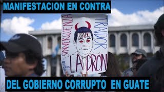 Guatemaltecos salen a manifestar en contra del gobierno corrupto.