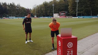 Ryan Thomas verrast PSV OldStars tijdens online training | Virtuele Sportkantine | #OnsVoetbal