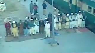 Wahabi, Deobandi, Najdi Namaz mai train ko yad kartahe..