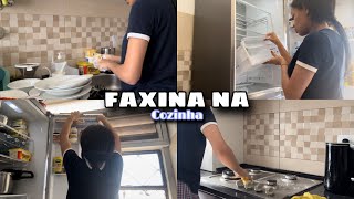 FAXINA NA COZINHA | limpando frigorífico, lavando louça & muito mais… 💜✨