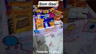 meu aniversário, e olha como eu acordei🤭😋com uma cesta de doce!!!😁😁😁😁😁obrigada mãe e pai amo vocês❤️