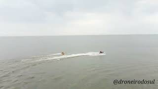 Praia da Capilha, Jet Ski fazendo a alegria puxando a bóia.