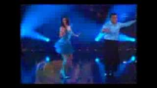 ALESSANDRA ROSALDO E ISRAEL BAILANDO CUMBIA