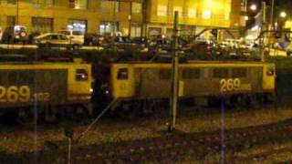 media noche de trenes de mercancias en Ponferrada.