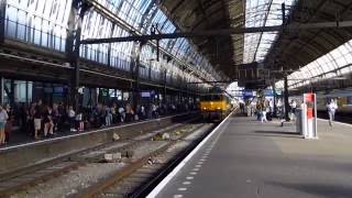 NS 1751+DDM-1 7213 'Dolfijn' vertrekken van Amsterdam Centraal