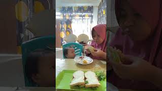 suapin bocilku sambil makan sandwich rumahan #shorts #viralshorts #trending #mukbang #mukbangasmr