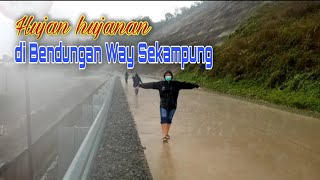 Suasana hujan deras di Bendungan Way Sekampung