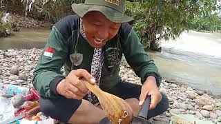 Masak Jengkol DI Pinggir Sungai Yang Indah