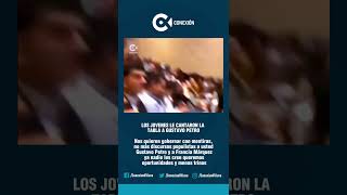 JOVES LE CANTARON LA TABLA A GUSTAVO PETRO : SU DISCURSO ES SÓLO POPULISMO