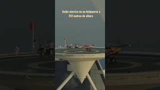 Avión aterriza en un helipuerto a 212 metros de altura. #redbull #dubai #burjalarab #landing