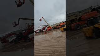 When it rains in west texas...😮‍💨😮‍💨 #westtexas #oilfield #equipment #heavyhaul #lowboy #peterbilt