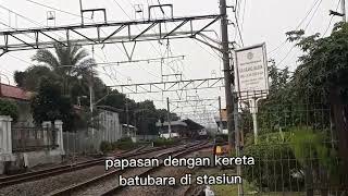 moment papasan ka klb pangrango dengan ka batu bara ll di stasiun pasar minggu