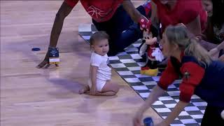 A group of babies crawling competition, the scene instantly loses control