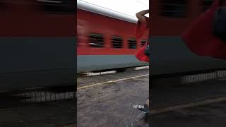 20908 : Sayaji Nagari SF Express Skipping Mira Road #ytshorts #indianrailways .