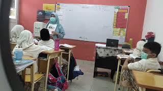 Studying English in 1B (12 Oct 2022)