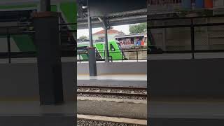 KERETA API FEEDER KCJB || STASIUN CIROYOM #kai #keretaapi #keretaapiindonesia #keretafeeder #sepur