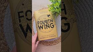 Convincing you to read this book!#booktok #booktube #bookrecommendations #fourthwing #spicy #books