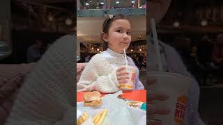 EATING  BURGER/ SPENDING TIME WITH MY DAUGHTER/Andresa  Norway Vlog